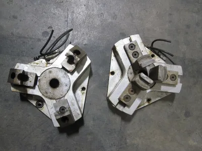 Lot of 2 Pneumatic Air Chucks Roughly 7" Diameter Clamp AutoGripper AutoGrip