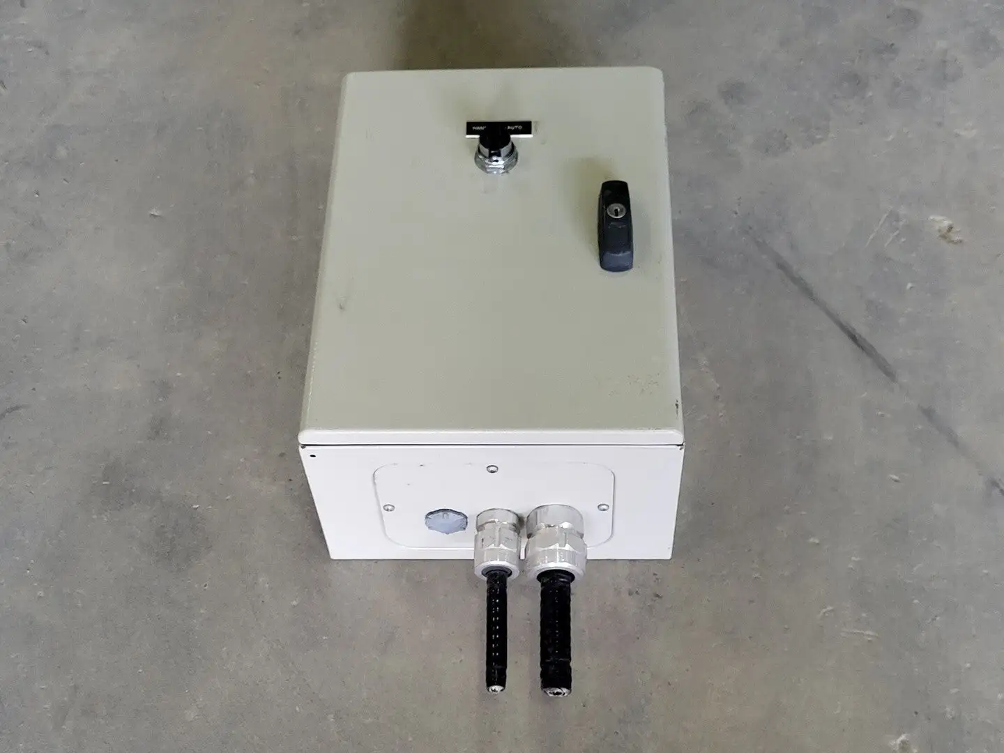 USED LEGRAND BE-325