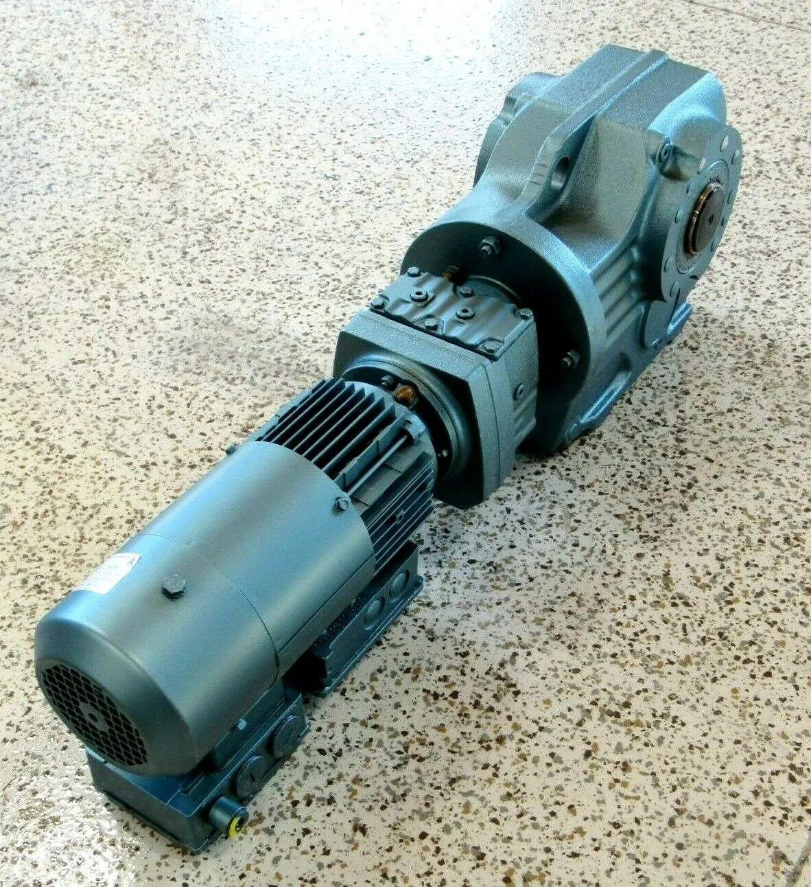 NEW SEW EUROTHERM KA77R37DT71D4VS GEAR REDUCER .5HP DFT71D4VS