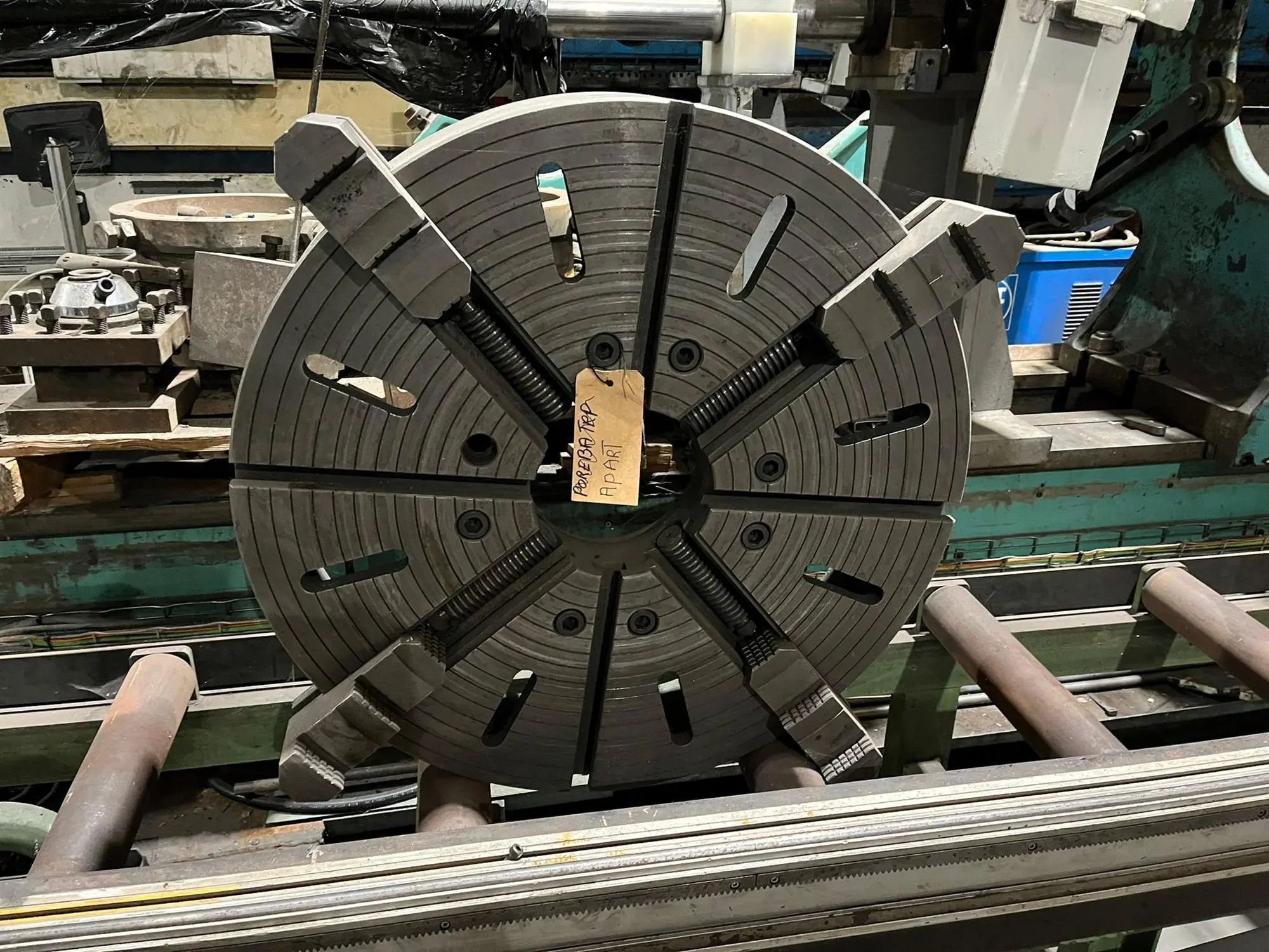 USED CHUCKS DIA 900 / BORE: 250 MM