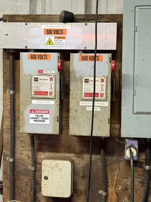 Metal Cutting Saw w/ Rollers