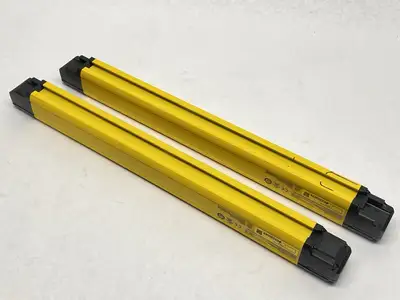 USED KEYENCE SAFETY LIGHT CURTAIN SET FINGER-PROTECTION TYPE 39 OPTICAL AXES