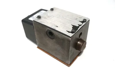 USED PARKER D3W4BVY14X2658 DIRECTIONAL CONTROL VALVE
