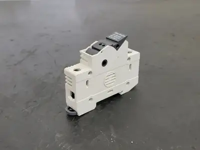 USED ALLEN-BRADLEY 1492-FB1M30