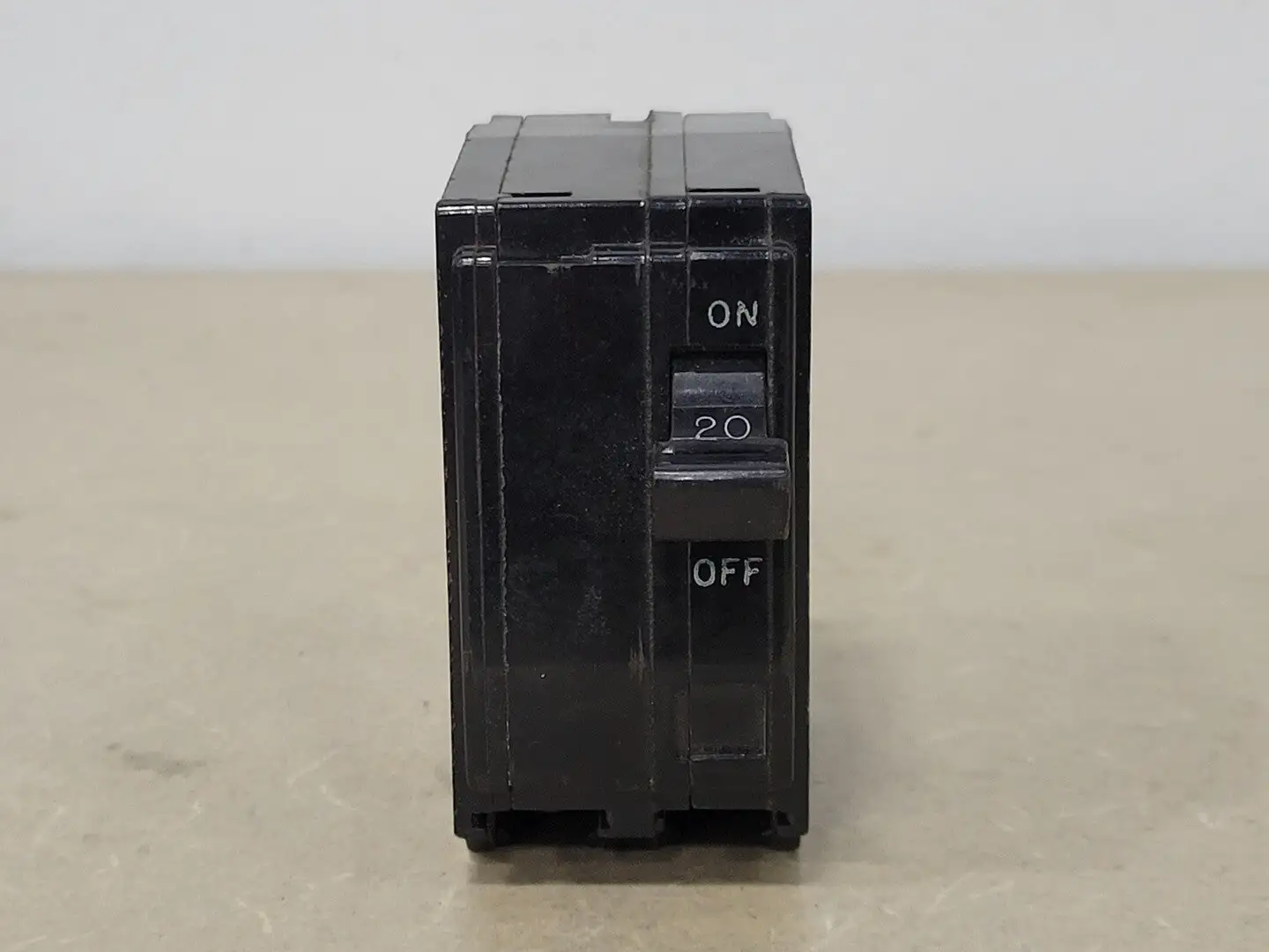 USED SQUARE D QO220