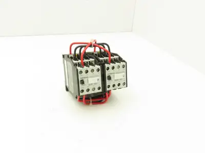 Siemens CRL0F4022K1 Reversing Motor Starter Sz 00 NEMA 9A 600V Coil 120V 2NO 2NC