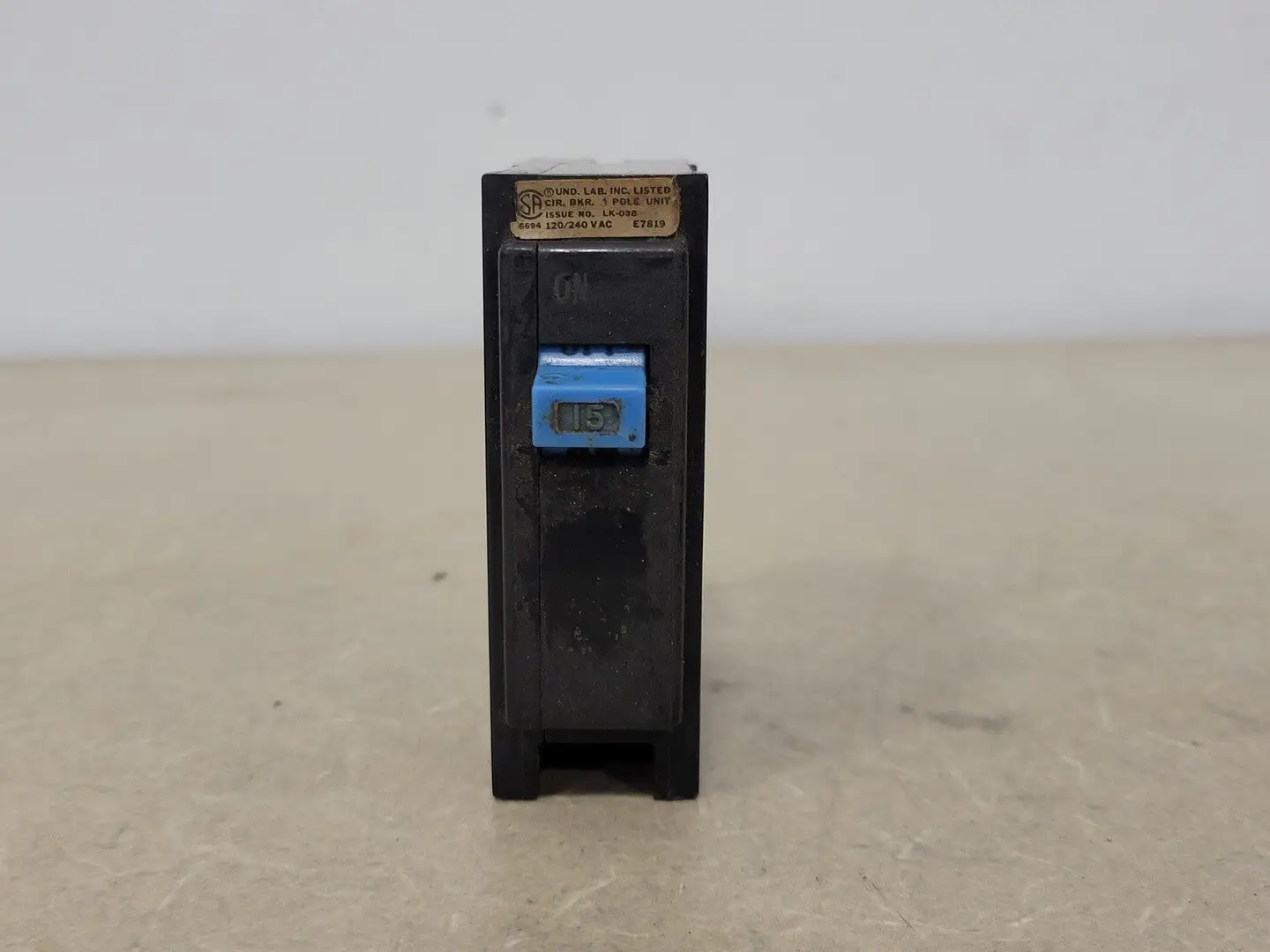 15 Amp, 1 Pole, 120/240 volts Circuit Breaker