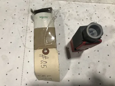Telemecanique XCSPA593 Preventa XCS Safety Interlock Switch-NIB
