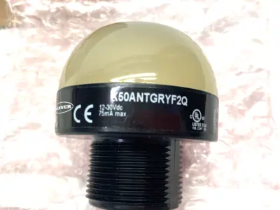 USED BANNER ENGINEERING EZ-LIGHT 50MM MULTI-INPUT COLOR TOUCH BUTTON