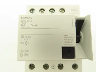 Siemens 5SM3344-6 Circuit Breaker 4 Pole 40 Amp RCCB 400V