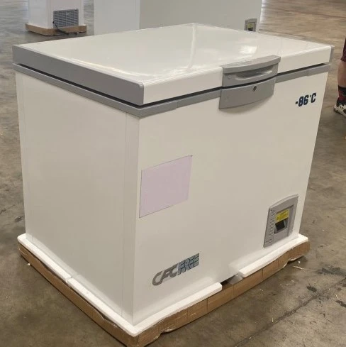 171-0389 36" Solid Top Self Contained Ultra Low Temperature Chest Freezer