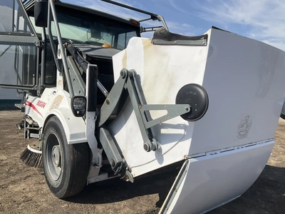 USED 2008 ELGIN PELICAN