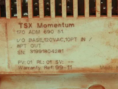 Schneider Automation 170PNT11020 TSX Momentum Comm Adapter W/Base 170ADM69051