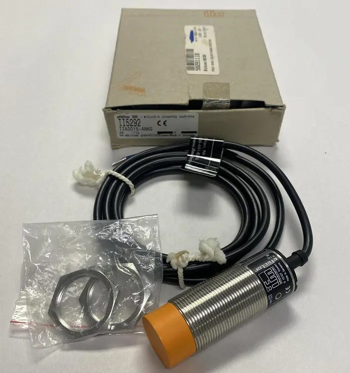Used EFECTOR IIA3015-ANKG Relays & Switches | Surplus Asset Holdings #1205684