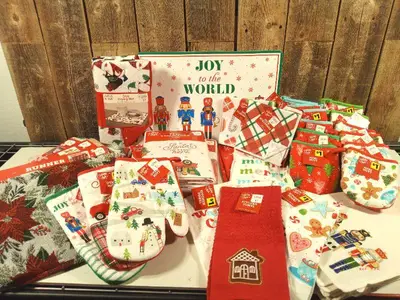 Huge Lot of Christmas (Table Mats, Kitchen towels, etc.)