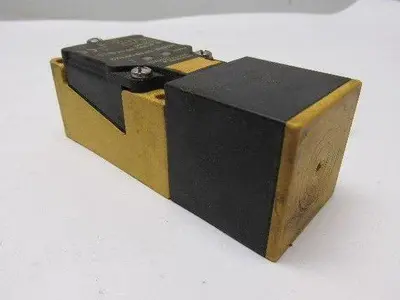 Turck Ni20NF-CP40-VP4X2 Combiprox 10...65VDC Proximity Sensor
