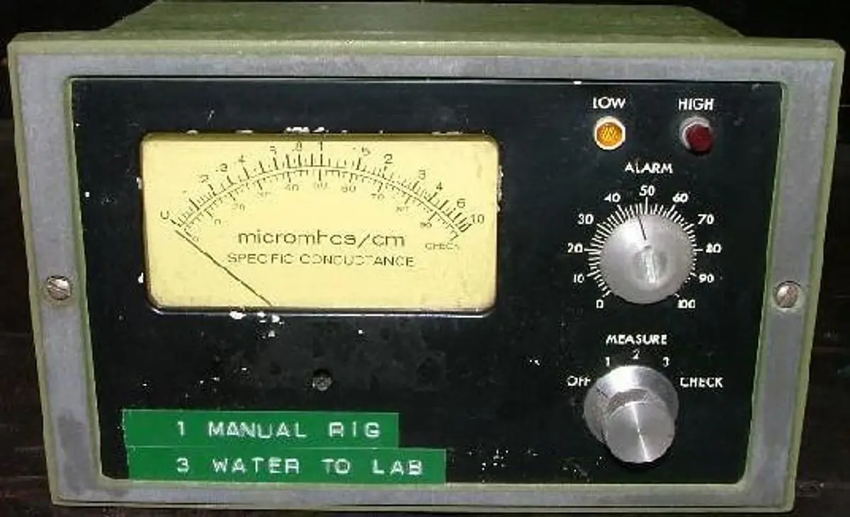 QTY. 1. MICROMHOS /CM SPECIFIC CONDUCTANCE METER....