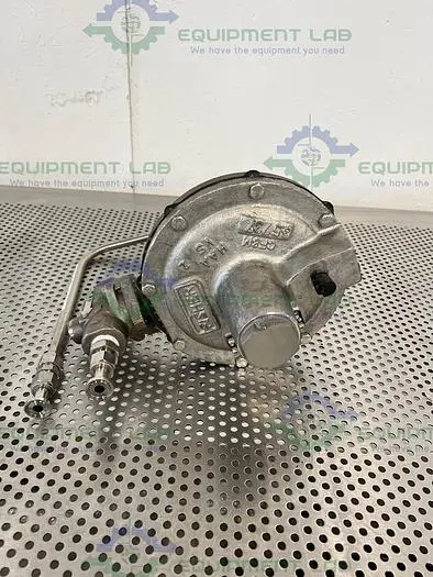 Used FISHER CONTROLS Y690AHM PRESSURE REDUCING REGULATOR Valves/Fittings California US | Equipment Lab #485463