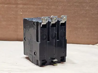 USED SQUARE D QOB330