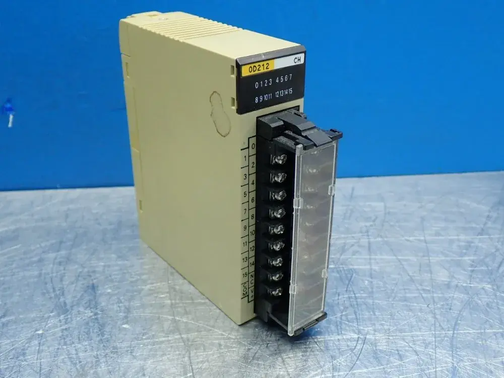 Used OMRON C200HOD212 Input / Output Modules | HGR 24 #733522