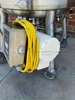 USED PURE FLO PRECISION 150 L STAINLESS STEEL JACKETED REACTOR 45 PSI W/ 0.5 HP MIXER