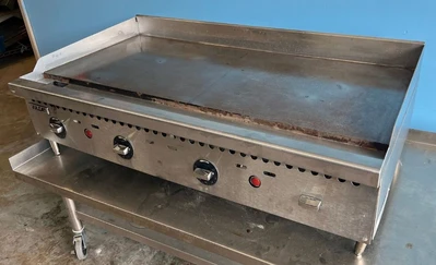 75-0141 Vulcan VCRG48-T 48'' Gas Thermostatic Griddle