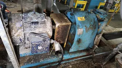 USED VERTICAL BROKE CHEST AGITATOR