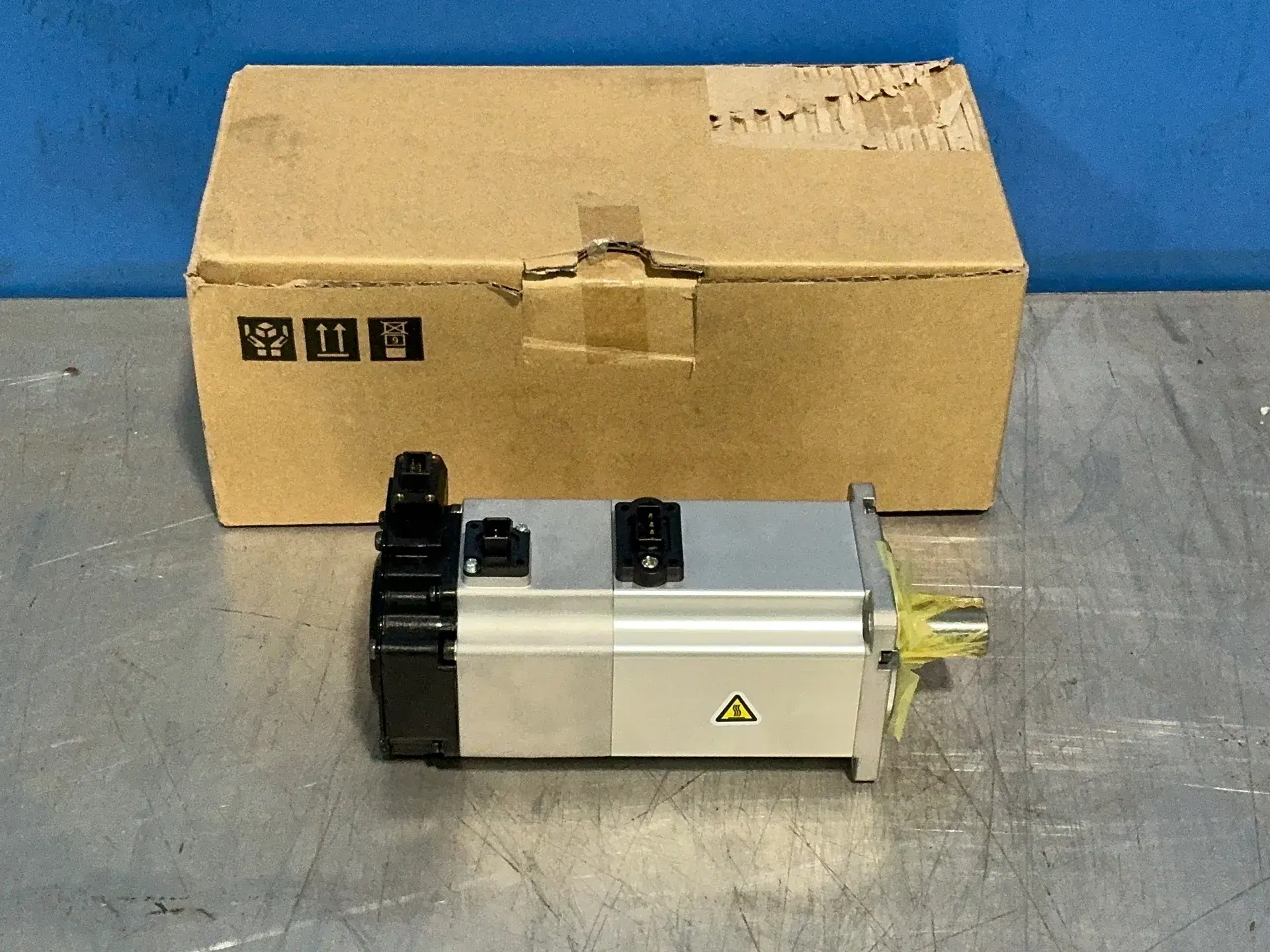 New | in-Stock OMRON R88MK40030TBS2 Servo Motors Ohio US | HGR 24 #1358031