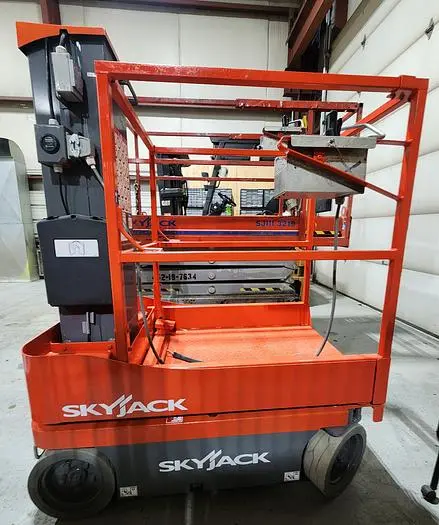 Used SKYJACK SJ12 Vertical Mast Lifts Michigan US | Midwest Press and Automation #626113