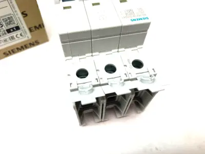 USED SIEMENS MINIATURE CIRCUIT BREAKER 3-POLE 15A C-CHAR.