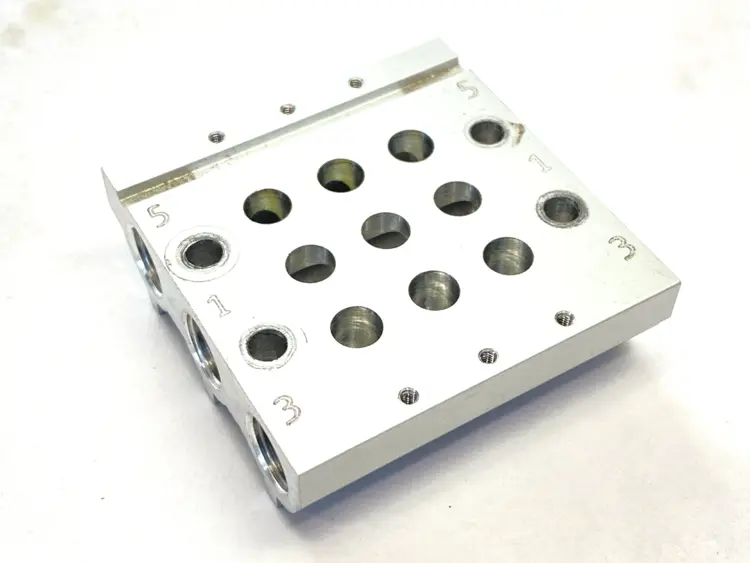 Used FESTO MANIFOLD RAIL PNEUMATIC VALVE BASE 566619 Parts (Hydraulics and Pneumatics) Michigan US | Maverick Industrial Sales #1090247