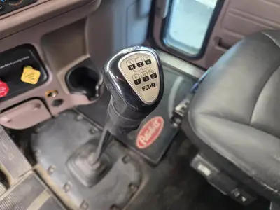 USED 2018 PETERBILT 389