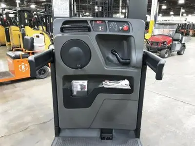 USED 2018 RAYMOND 560-OPC30TT