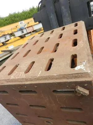 USED CLAMPING TABLE 1000 X 900 X 800 MM