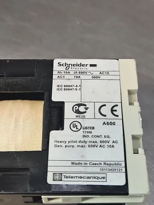 Schneider Electric CA3SK20 - 10A Contactor - 500V loc4D21