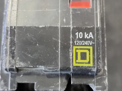 USED SQUARE D QOB220