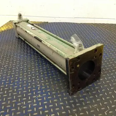 USED CINCINNATI MILACRON CM/C 734