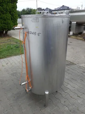 600 l Vertical stainless steel storage tank