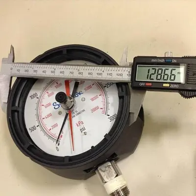 NEW SWAGELOK GAUGE925
