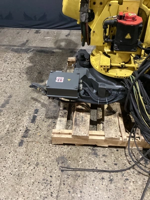 USED FANUC R-2000IB/210F + R30IB