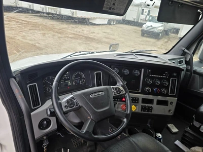 USED 2023 FREIGHTLINER CASCADIA
