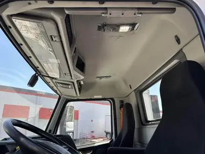USED 2022 VOLVO VNR42T300