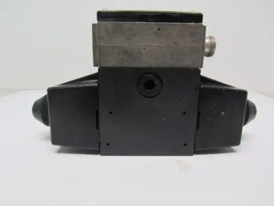 Vickers 02-119493 DG454LW 012 C B 60 Hydraulic Directional Control Valve