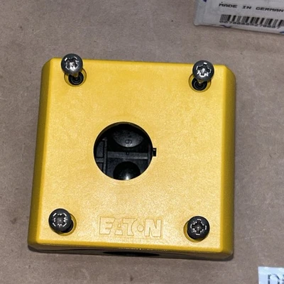 NEW Eaton M22-IY1-PG