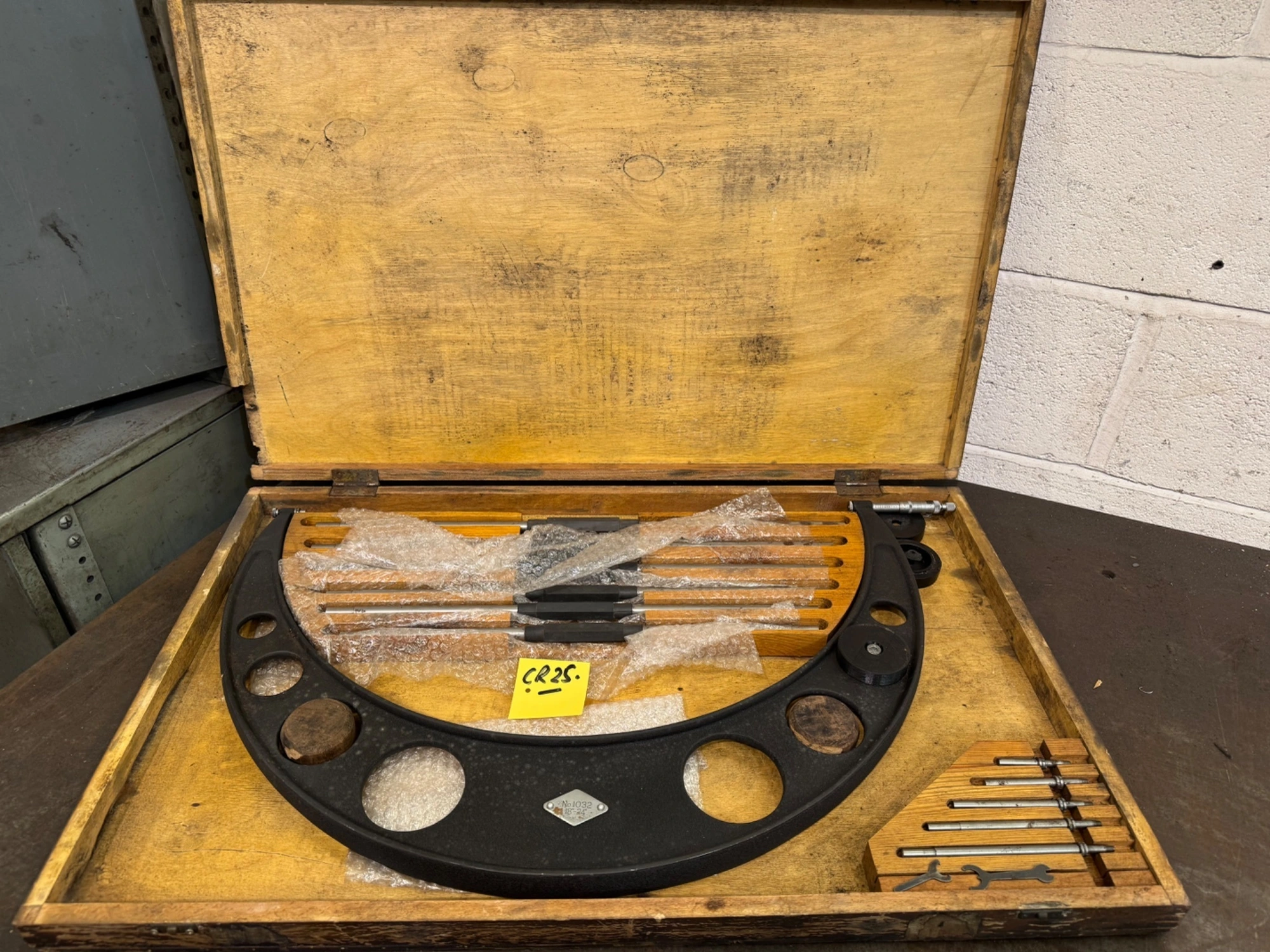 USED MOORE & WRIGHT 1032 OD Micrometer