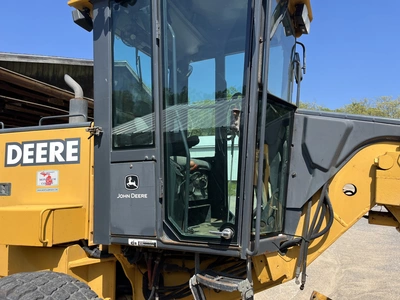 USED 2004 JOHN DEERE 670C SERIES 2