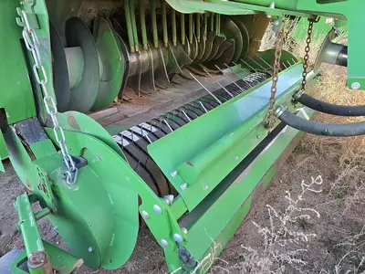 USED 2016 JOHN DEERE L340
