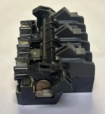 Used ALLEN-BRADLEY X-397397 Disconnects Ohio US | Surplus Asset Holdings #1225661