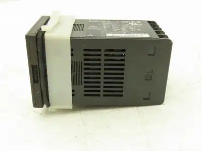 Keyence TF4-10 Temperature Controller 120/240VAC 1Ph In