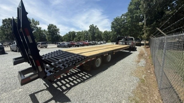 USED 2026 Kaufman Deluxe FET HD Deck-Over Gooseneck